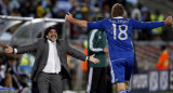 Diego Maradona y Martin Palermo, Reuters.