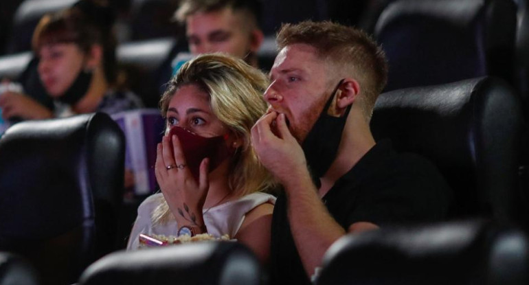 Reabrieron los cines en Buenos Aires, Reuters.