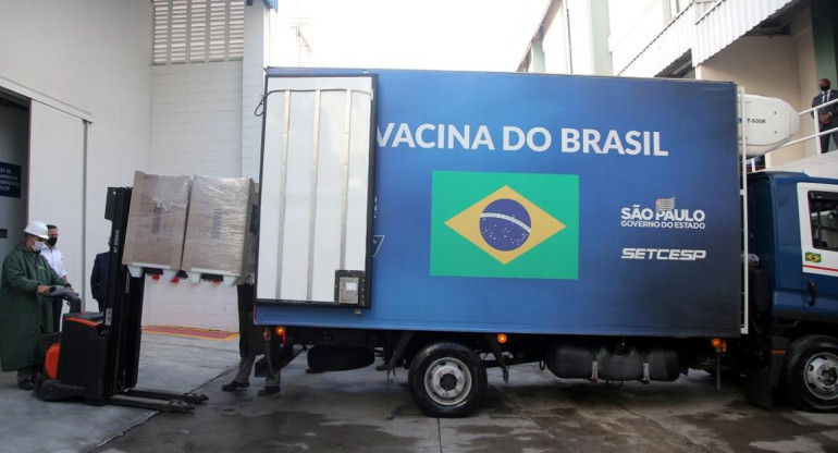 Coronavirus, Brasil, pandemia, camiones con vacunas, Reuters