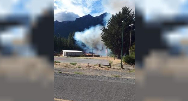 Incendios en la Patagonia, Lago Epuyén, Foto Noticias de El Bolsón