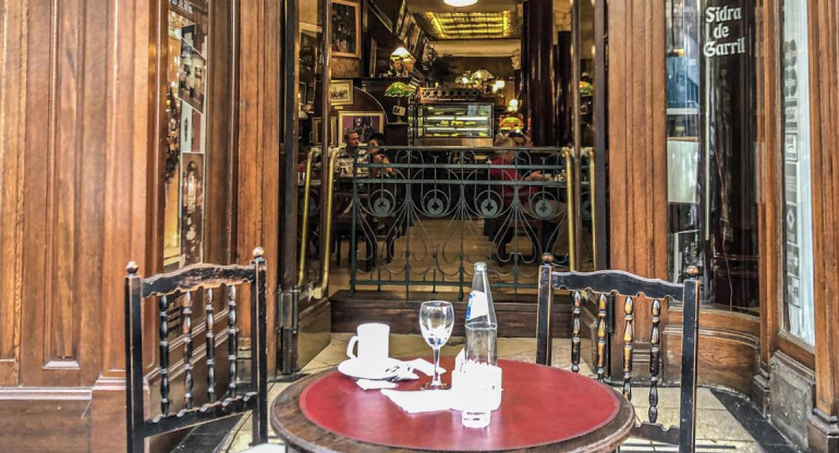 Avenida de Mayo, Café Tortoni, turismo, Buenos Aires