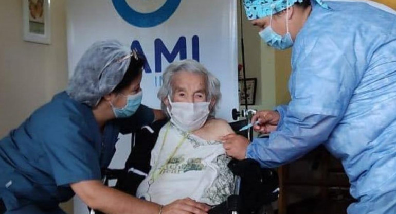 Casilda Ramona Benegas Gallego, mujer de 113 años se convirtió en la cuarta vacunada más longeva del mundo, Mar del Plata, NA