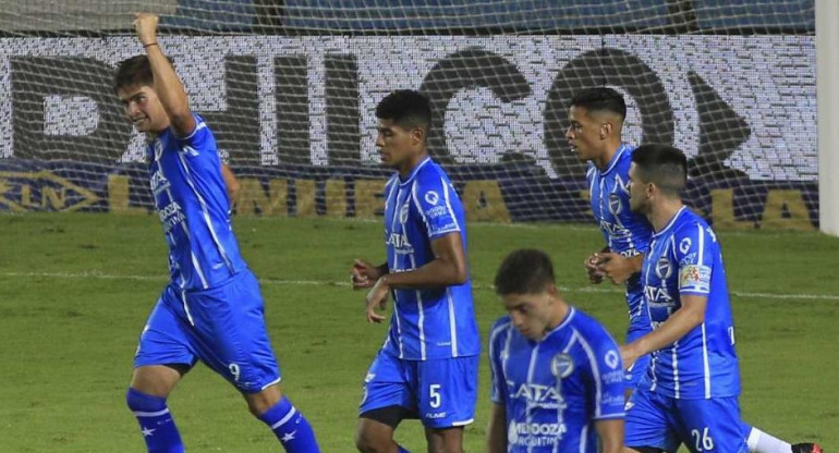 Godoy Cruz venció por 4 a 2 a Racing en Avellaneda, previo al clásico