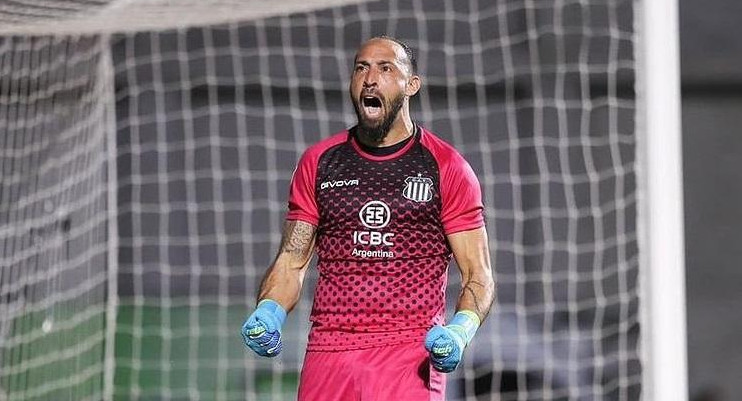 Festejo de Marcos Díaz para Talleres ante Vélez por Copa Argentina