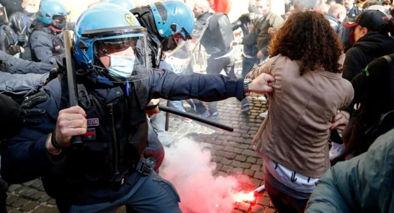 En Italia crecen las protestas contra las restricciones por el coronavirus, NA