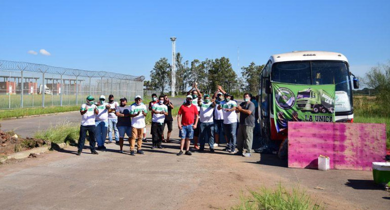 Corte de Camioneros en un paso fronterizo con Brasil