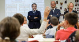 Emmanuel Macron, en una escuela de Francia.