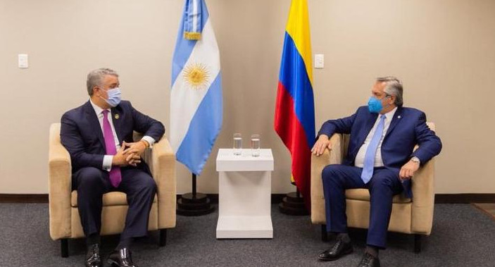 Iván Duque y Alberto Fernández, presidente de Colombia, foto Twitter de Duque