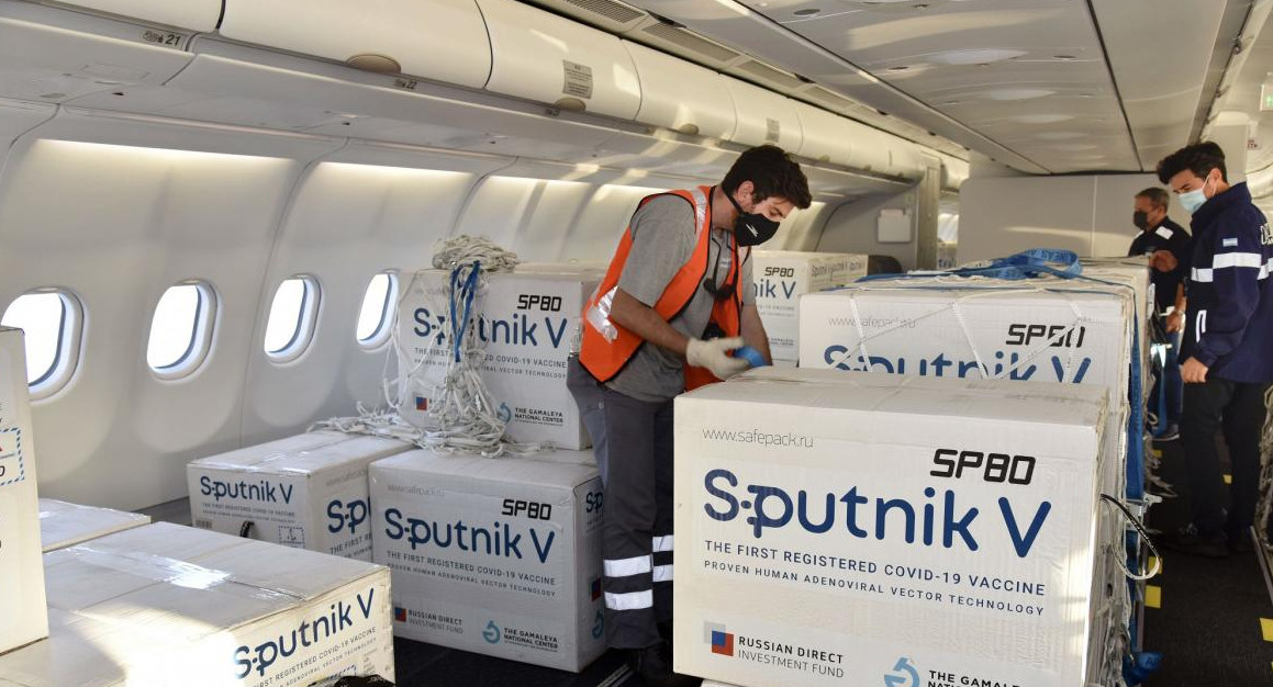 Avión con vacunas Sputnik V, NA