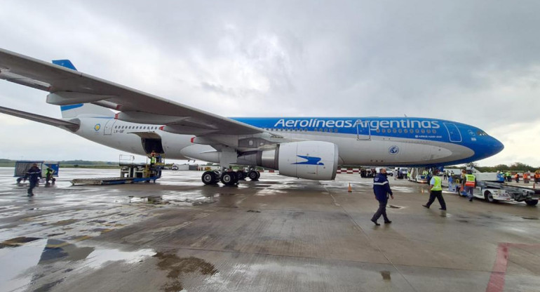 Avión de Aerolíneas Argentina, vacunas por coronavirus, NA