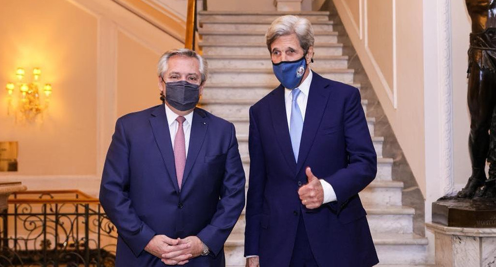 Alberto Fernández y John Kerry
