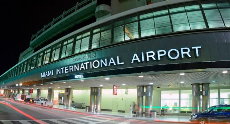 La fachada del aeropuerto internacional de Miami
