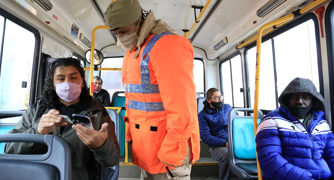 Coronavirus, Argentina, pandemia, controles en transporte público, NA