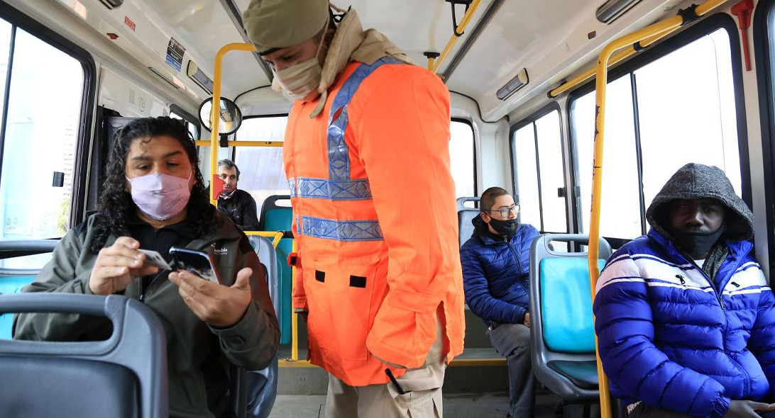 Coronavirus, Argentina, pandemia, controles en transporte público, NA