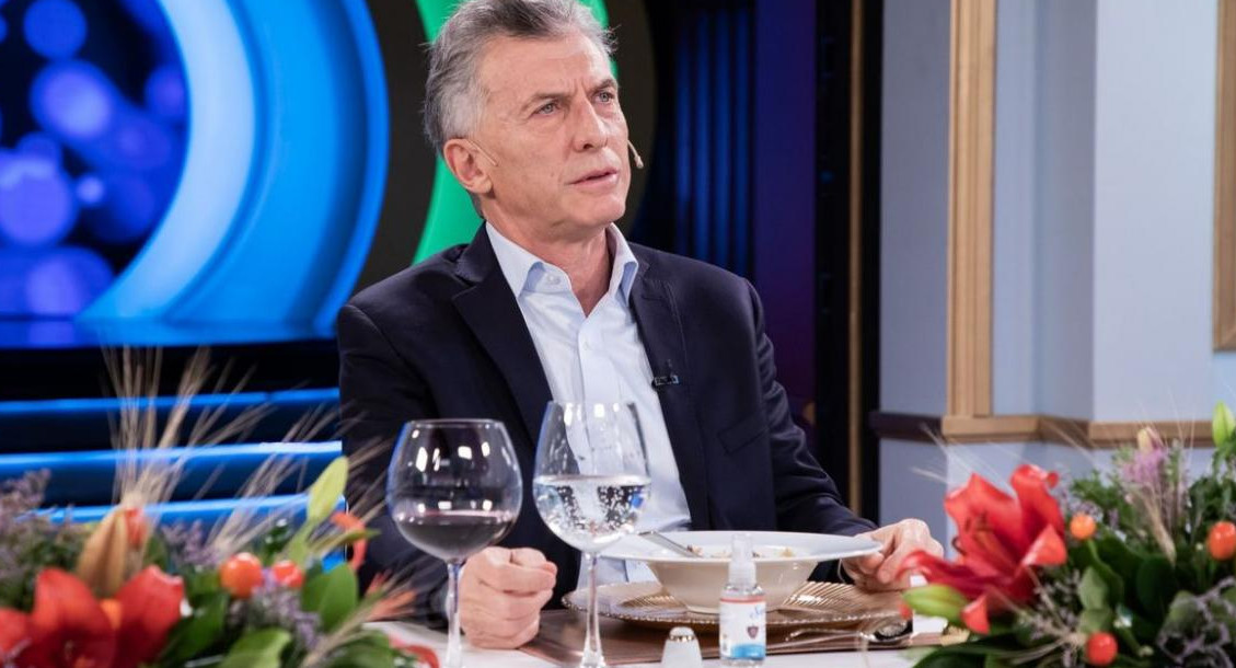 Mauricio Macri en la mesa de Mirtha Legrand con Juana Viale