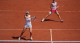 Nadia Podoroska junto a Irina Begu en Roland Garros