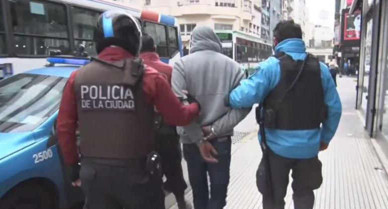 Motochorro detenido en el centro porteño, captura foto de la Policía de la Ciudad