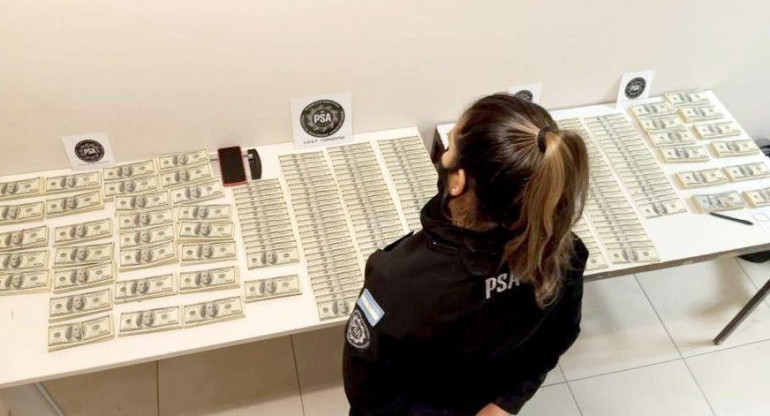 Policía de Seguridad Aeroportuaria decomisó US$ 430.000 en el aeropuerto de Corrientes