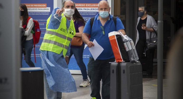 Coronavirus, Argentina, pandemia, llegada de turistas a Ezeiza, NA