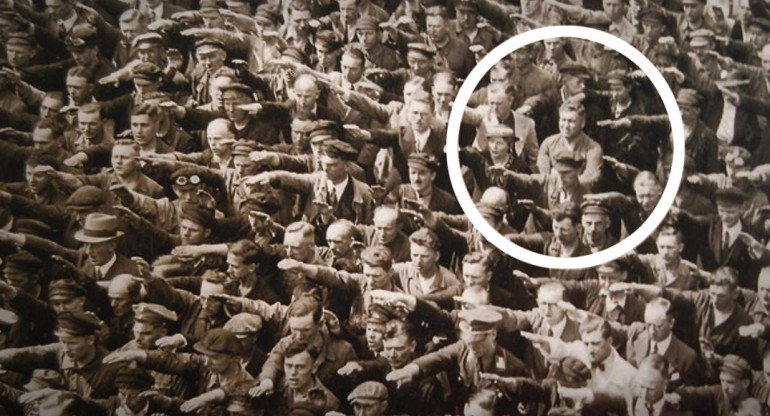 August Landmesser, el hombre que se negó a hacer el saludo nazi ante Hitler