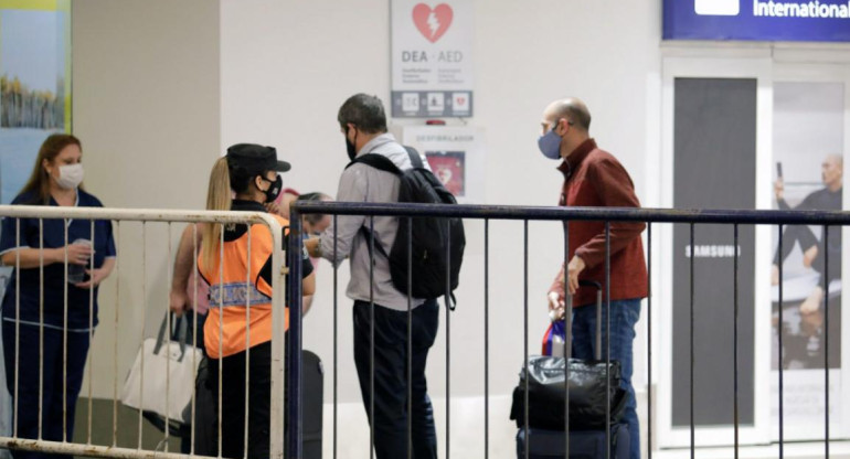 Turistas en Aeropuerto de Ezeiza, coronavirus, NA