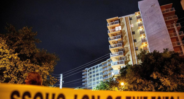 Evacuación de un edificio de Miami por posible derrumbe, AGENCIA EFE