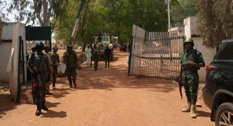 Hombres armados secuestraron a más de 100 estudiantes de una escuela de Nigeria