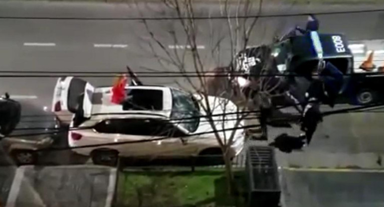 Santa Fe: liberaron a la mujer que destrozó un auto con un matafuego