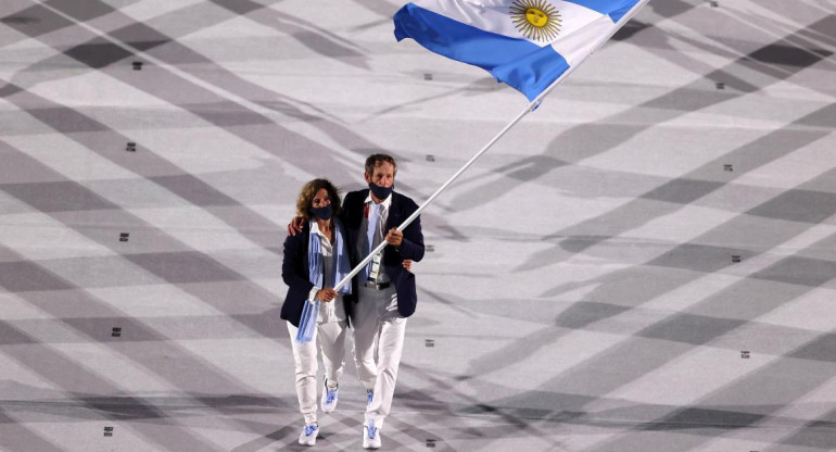 Cecilia Carranza y Santiago Lange en la ceremonia de apertura de los Juegos Olímpicos