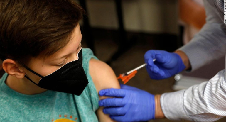 Vacunación menores, Reuters