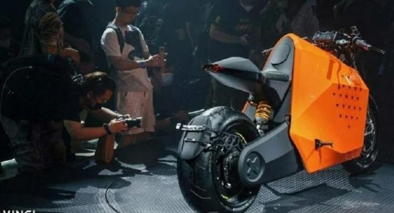 Lanzan una moto robótica que podrá conducirse por sí misma (Davinci Tech)