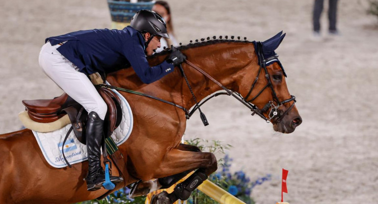Matías Albarracin en el salto por equipos de Equitación en los Juegos Olímpicos, REUTERS