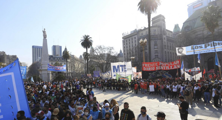 Marcha en Plaza de Mayo de organizaciones sociales, NA
