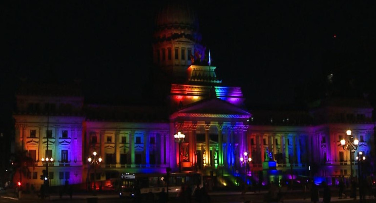 El Congreso, con los colores LGTBIQ en el Día del Activismo por la Diversidad Sexual