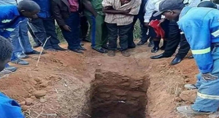 Insólito: un pastor quiso imitar a Jesús y pidió que lo enterraran vivo para resucitar, pero murió
