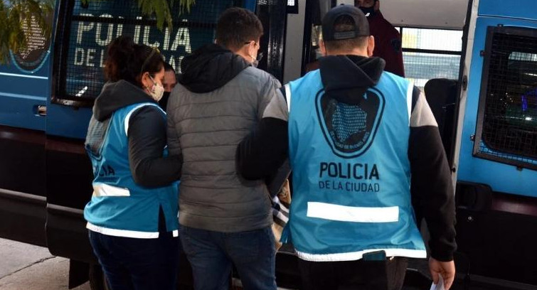 Detención de colombiano que estaba profugo en su país, Policía de la Ciudad