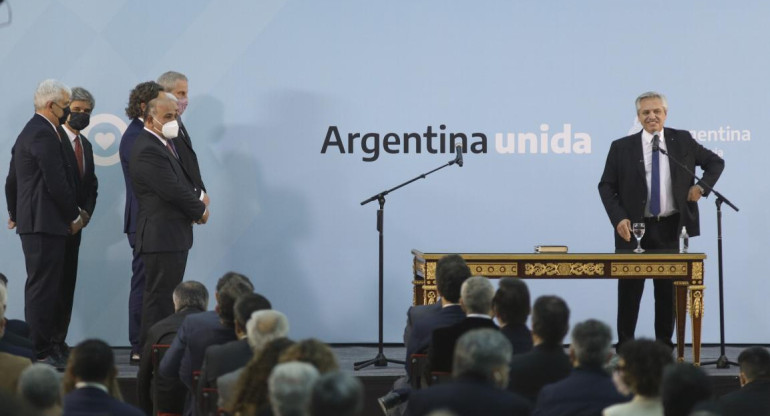 Alberto Fernández en el inicio del acto de jura de los nuevos ministros, foto NA