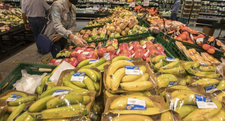 España prohibe venta de frutas y verduras en envases plásticos