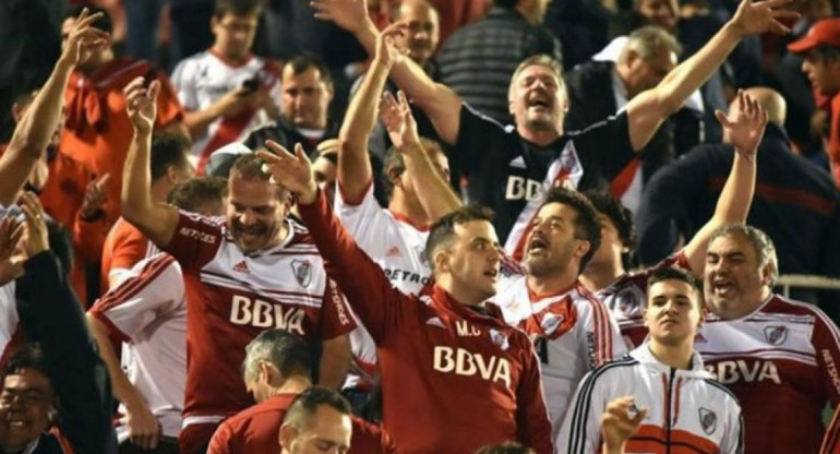 Hinchas de River en el Monumental