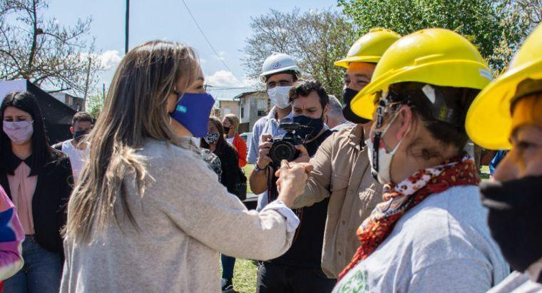 Malena Galmarini y Alberto Descalzo inauguraron una red de agua potable, Ituzaingó