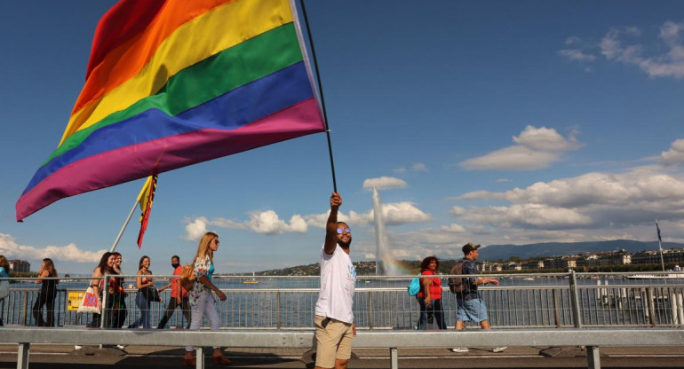 Suiza aprobó el matrimonio igualitario, Reuters