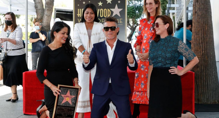 Alejandro Sanz Alejandro Sanz junto a su esposa, la CEO de Universal Music Jody Gerson y la actriz mexicana Yalitza Aparicio, Reuters