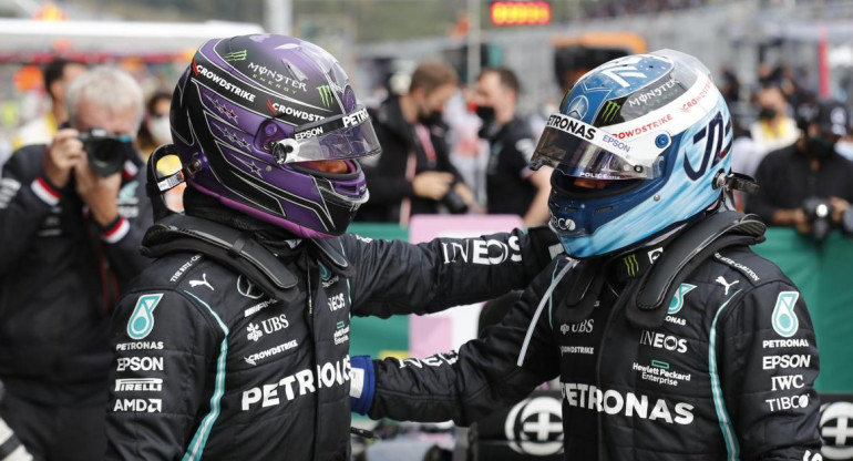 ValtReri Bottas y Lewis Hamilton en el Gran Premio de Turquía, REUTERS