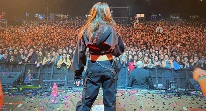 María Becerra en un show en Punta del Este