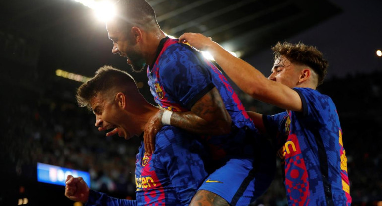 Festejo de Pique para el Barcelona ante Dinamo Kiev por Champions League, AGENCIA EFE