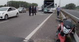 Múltiple choque en la Panamericana entre micro, camión y moto, NA