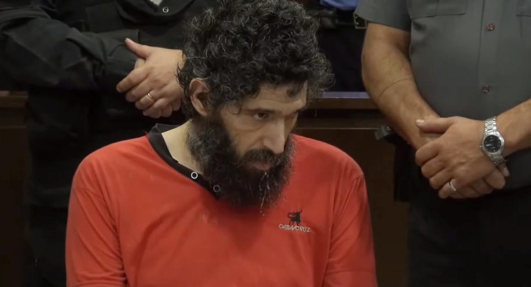 Gilad Pereg, acusado de matar a su madre y a su tía en enero de 2019 en Mendoza, durante la última audiencia del juicio. NA	