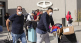 Turistas en el Aeropuerto de Ezeiza, NA.