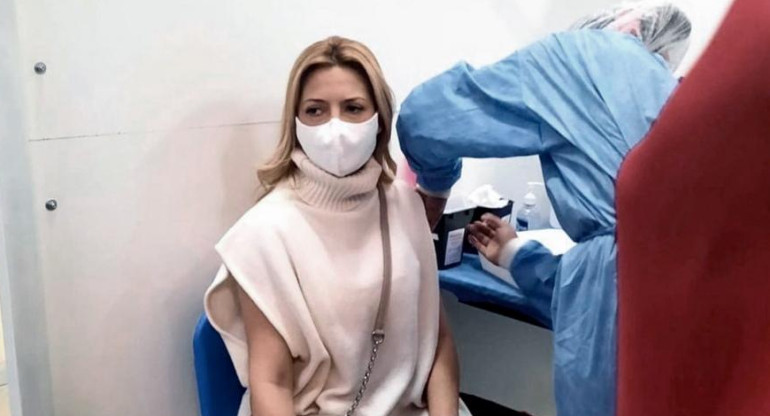 Vacunación de Fabiola Yañez contra el coronavirus
