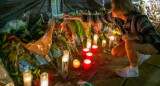 Flores dejadas en memora de las víctimas de la avalancha, foto NA